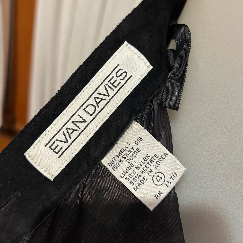 Black suede skirt. Fully lined excellent condition. - Picture 3 of 3